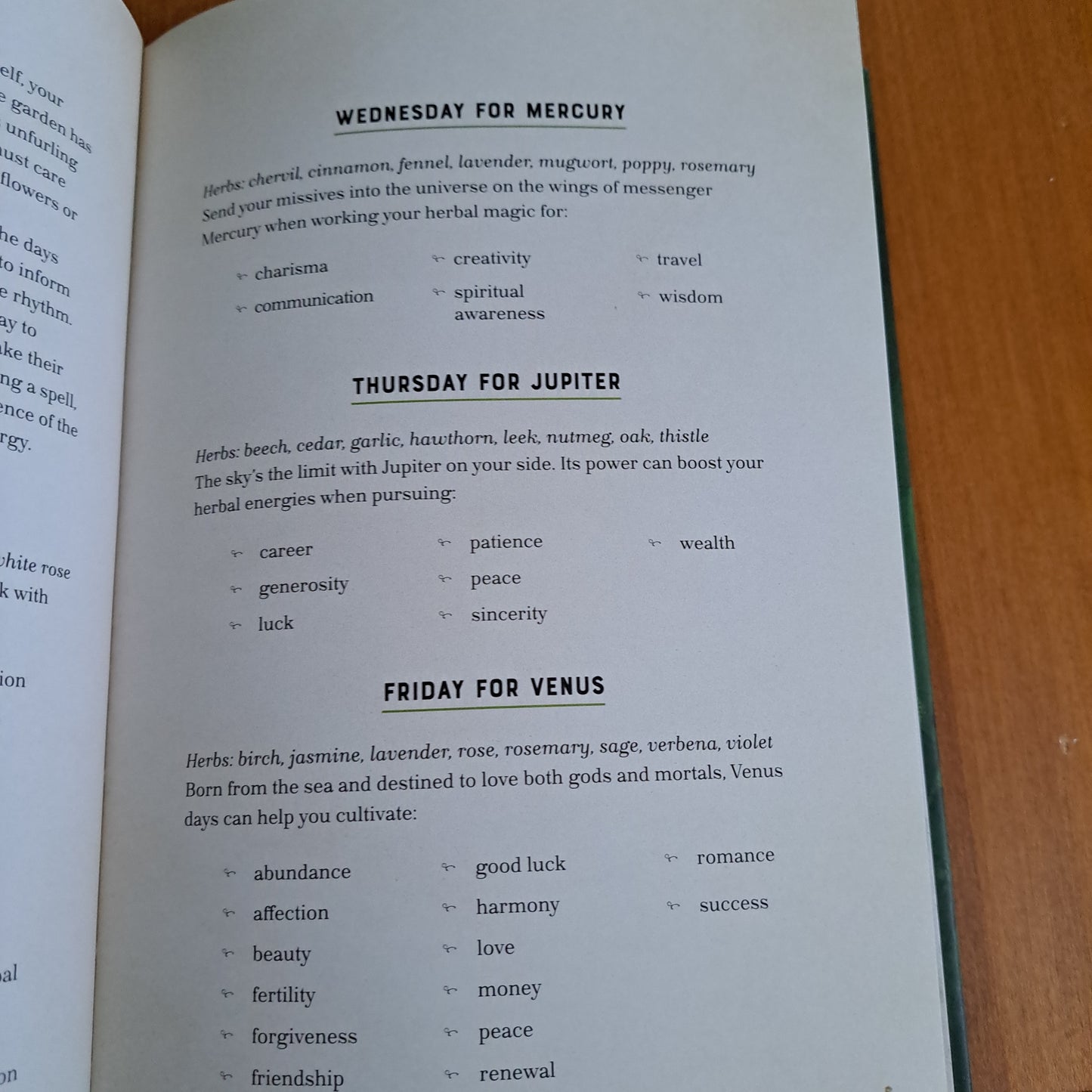 Herbal Magic Journal: Spells, Rituals, and Writing Prompts for the Budding Green Witch (Mystical Handbook, Bk. 12)