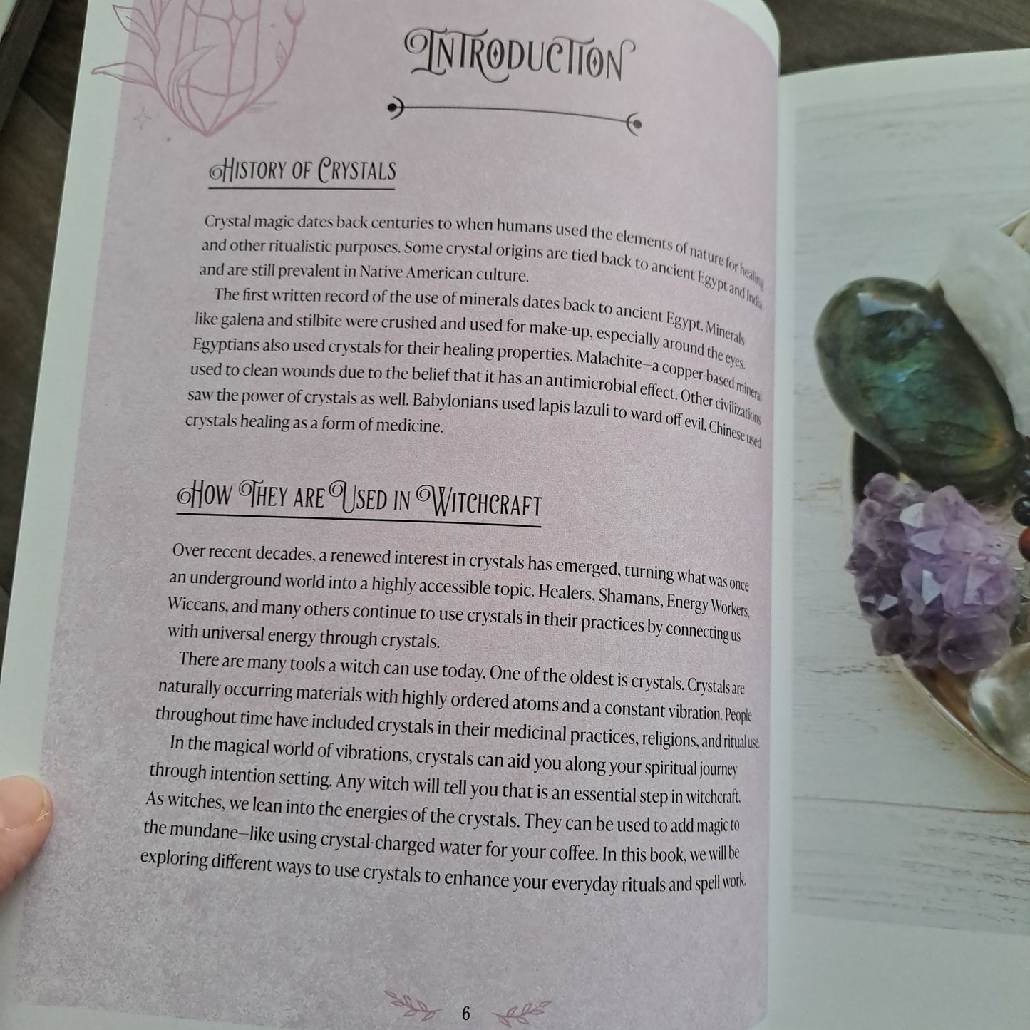The Witch's Complete Guide to Crystals: A Spiritual Guide to Connecting to Crystal Energy