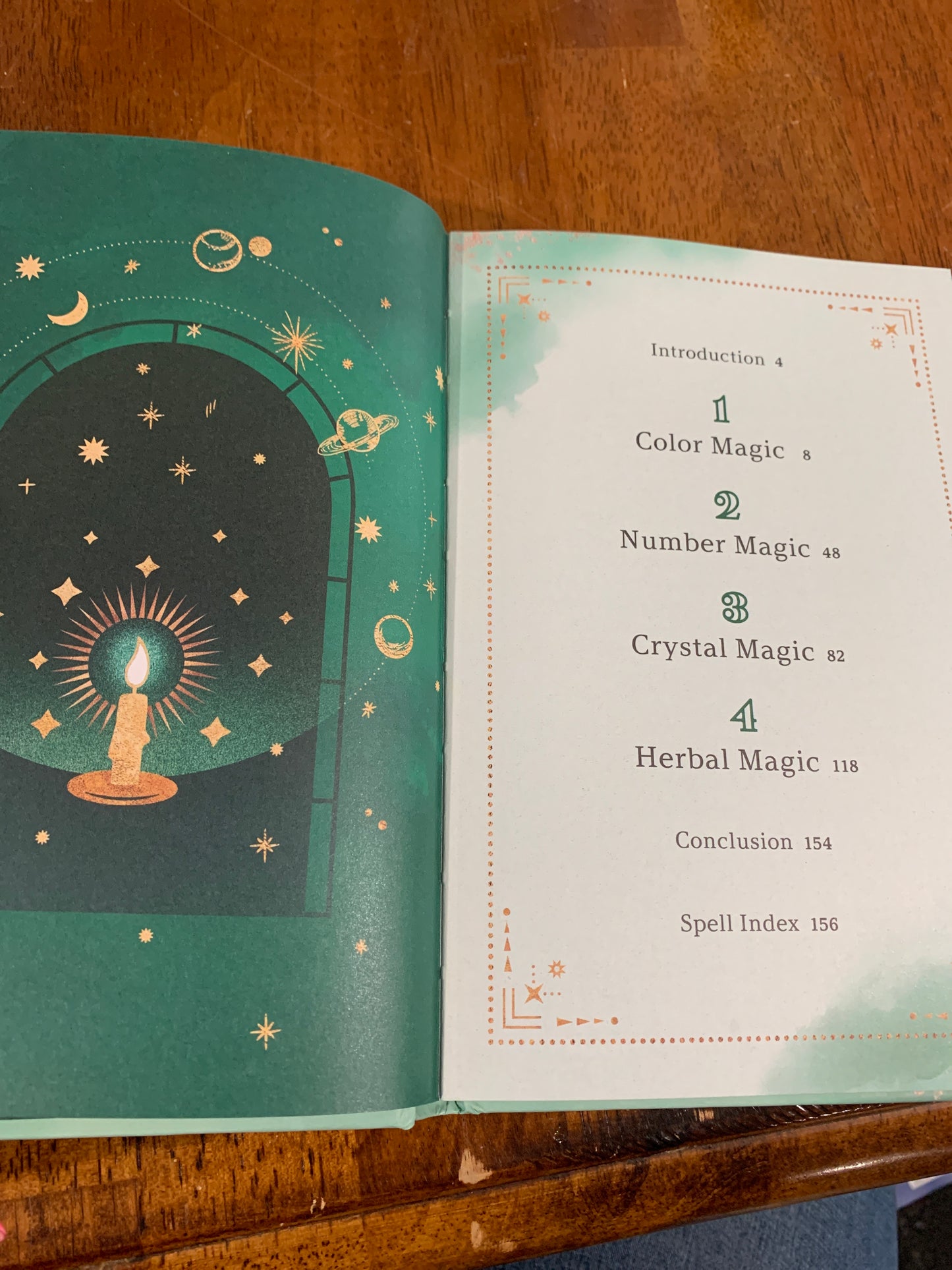 Candle Magic: An Enchanting Spell Book of Candles and Rituals