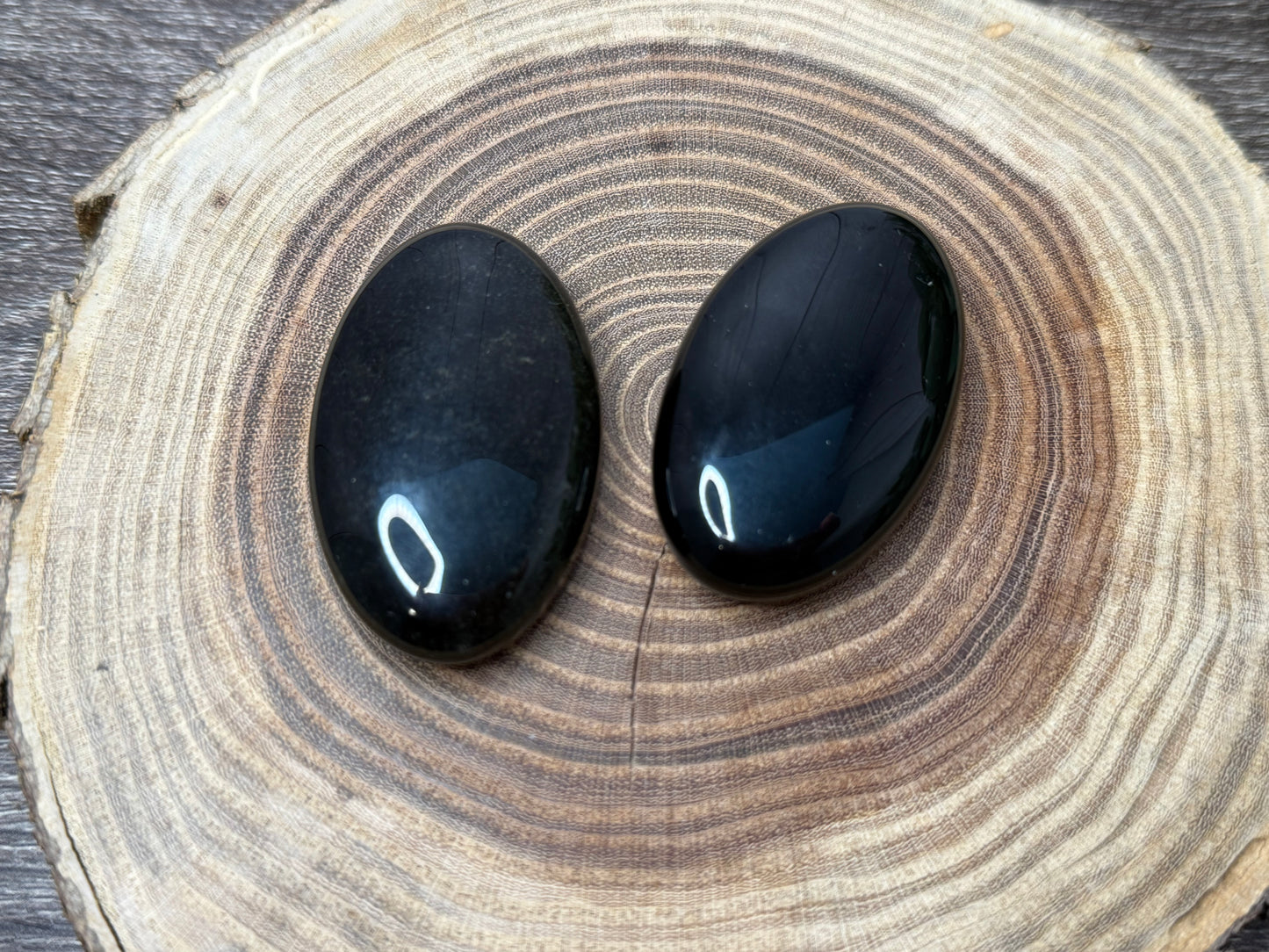 Obsidian Palm Stones