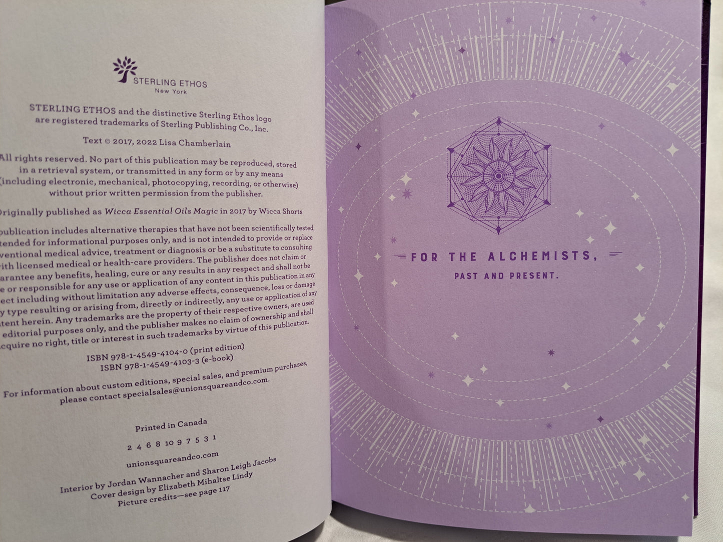 Wicca Essential Oils Magic: A Beginner's Guide to Working with Magical Oils with Simple Recipes & Spells (Hardcover)