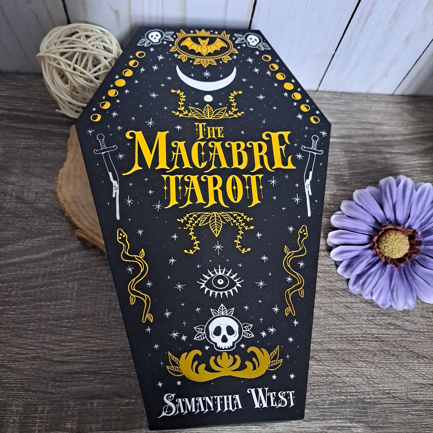 Macabre Tarot - cards and guidebook