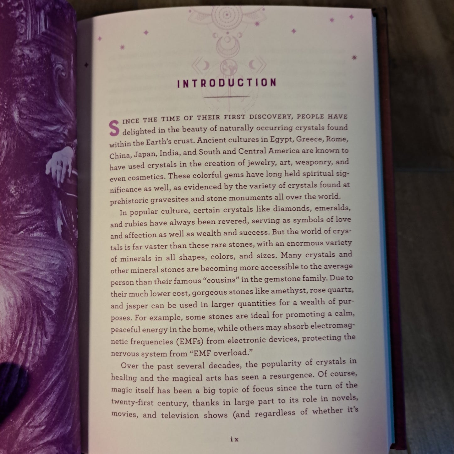 Wicca Crystal Magic: A Beginner's Guide to Crystal Spellcraft (The Mystic Library, Volume 4)
