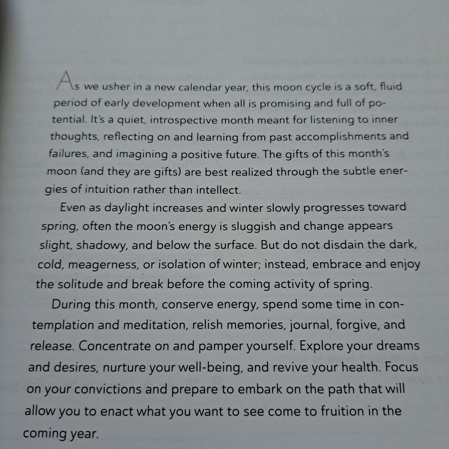 Moon Spells Journal: Guided Rituals, Reflections, and Meditations