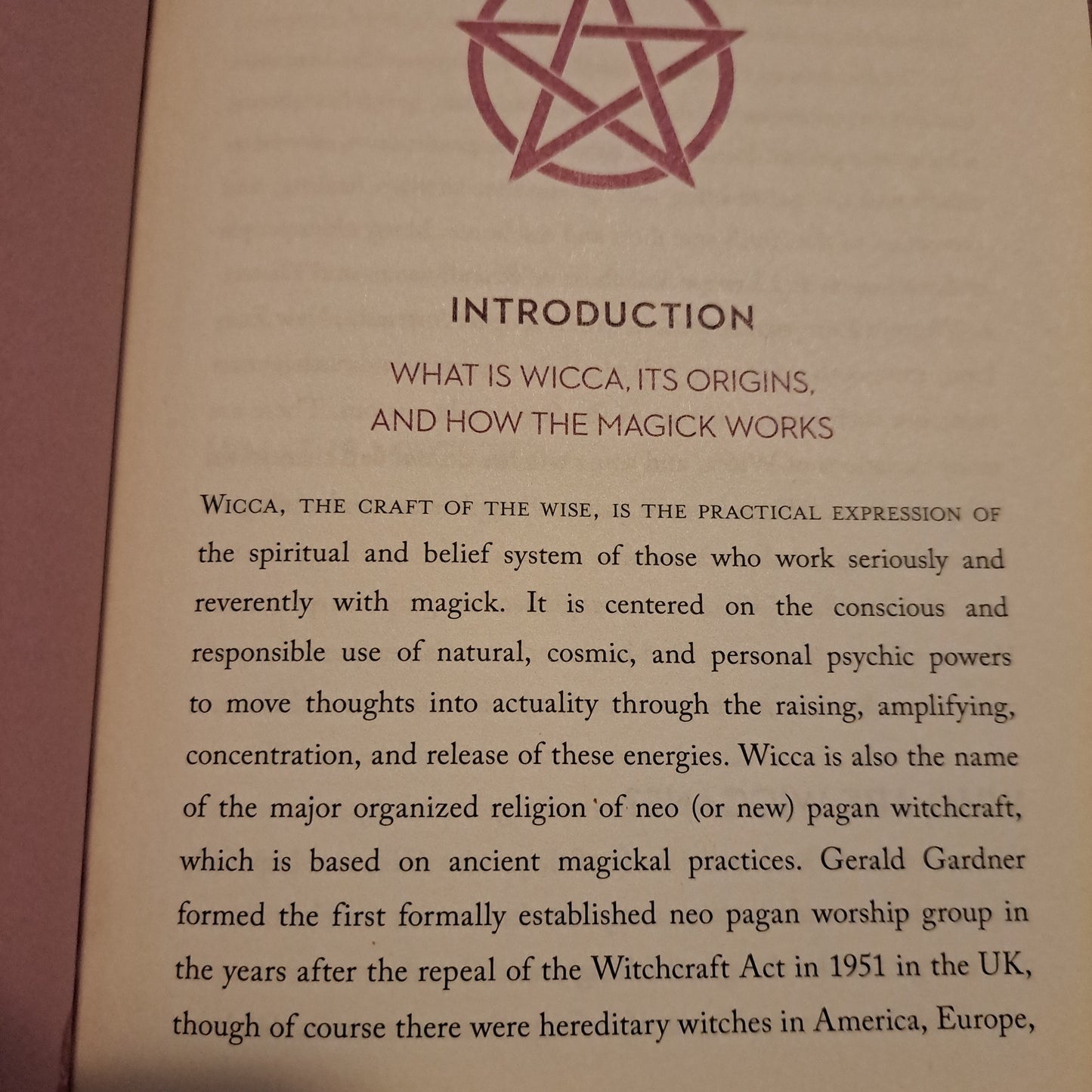 A Little Bit of Wicca: An Introduction to Witchcraft (Little Bit Series)