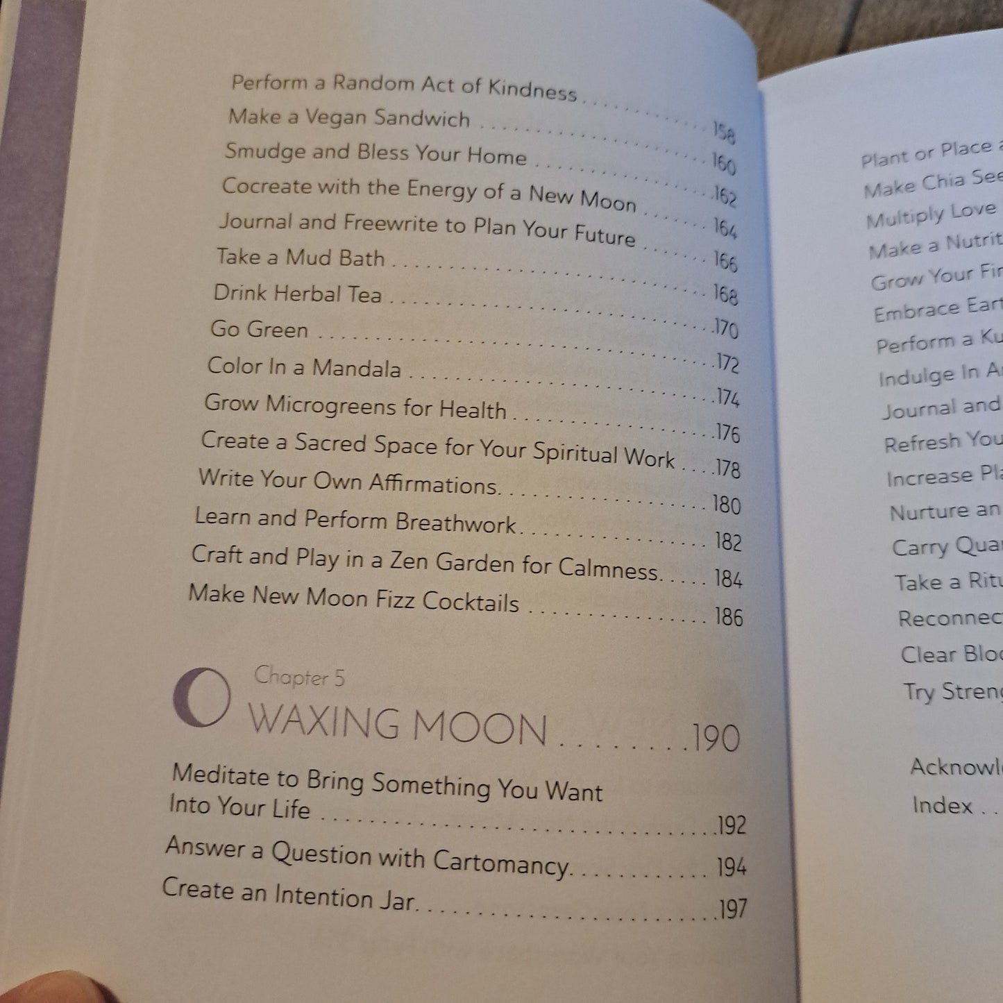 The Moon + You: Your Guide to Finding Energy, Balance, and Healin...