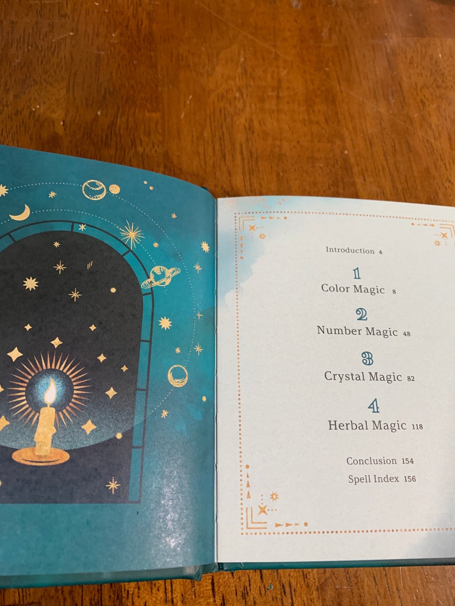 Candle Magic: An Enchanting Spell Book of Candles and Rituals