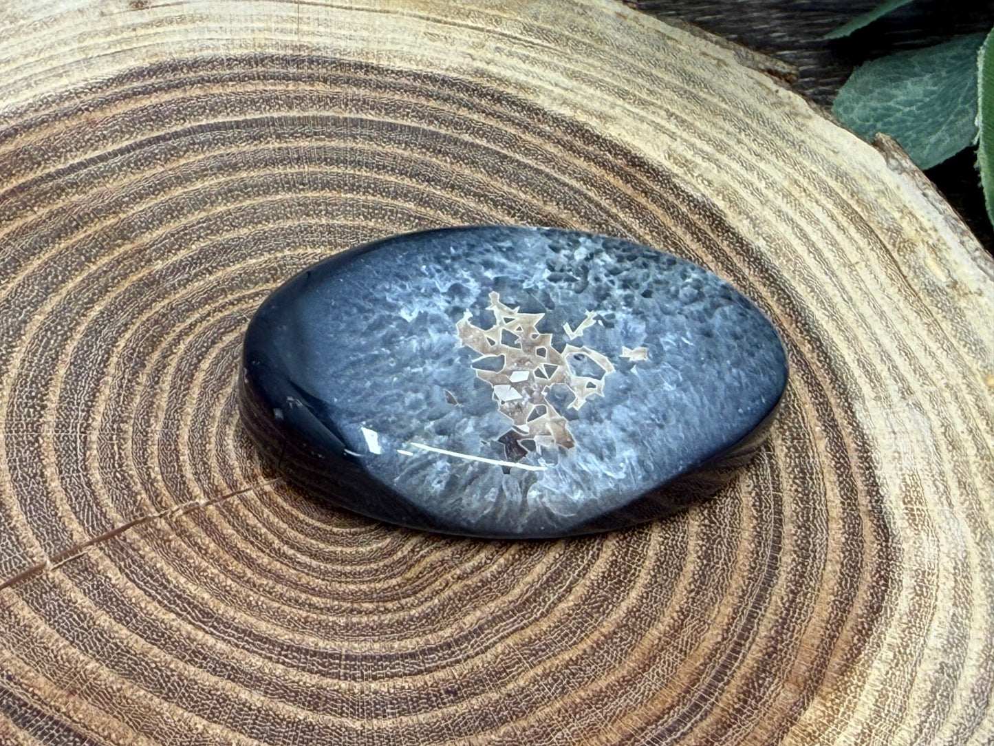 Black Agate Palm Stones