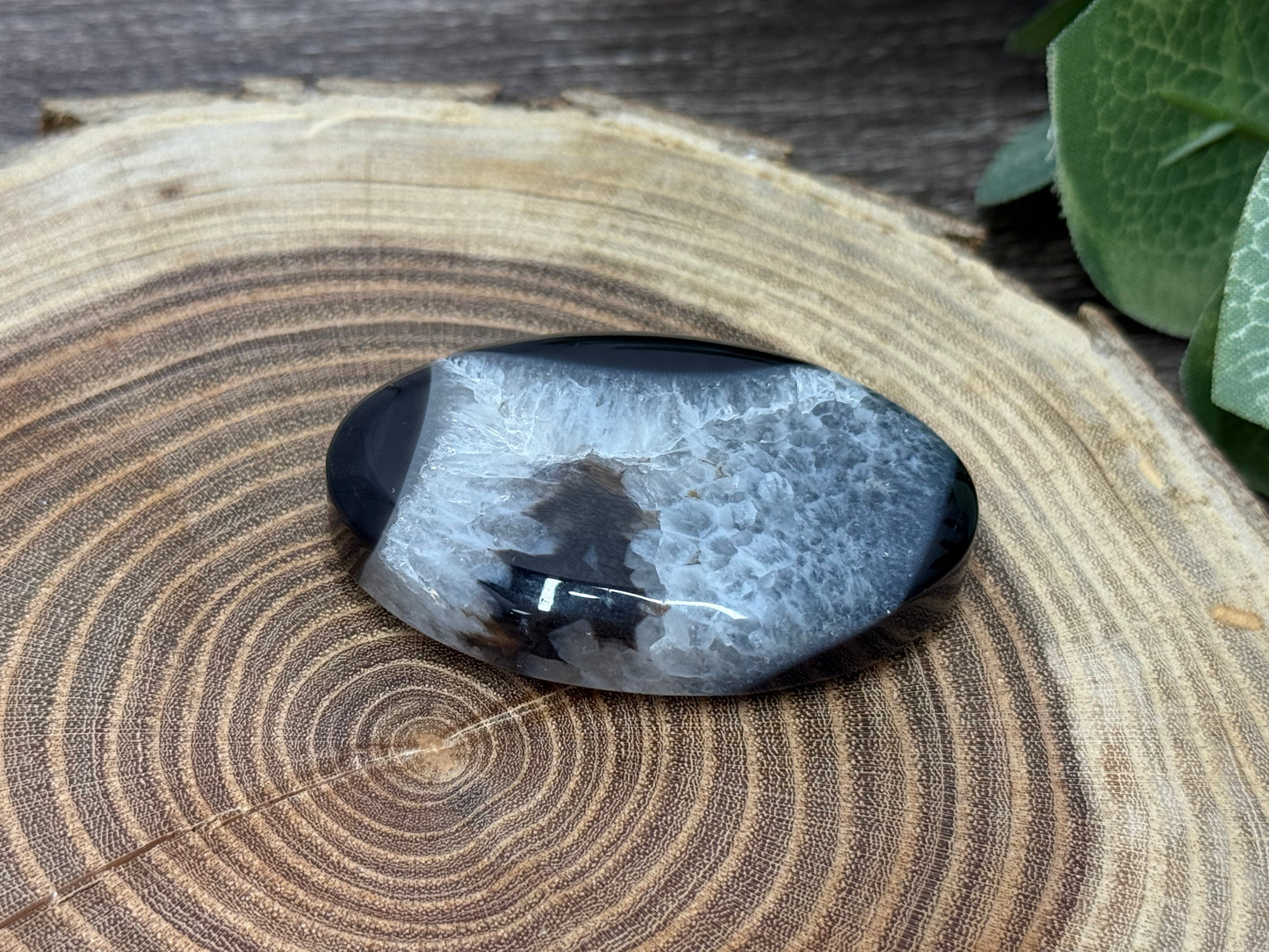 Black Agate Palm Stones