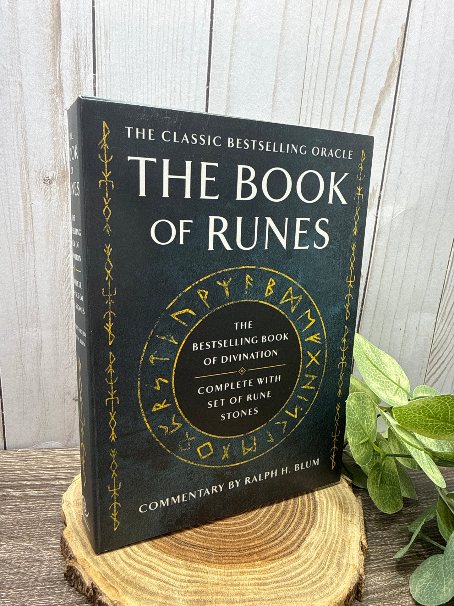 The Book of Runes: The Bestselling Book of Divination Complete with Set of Rune Stones