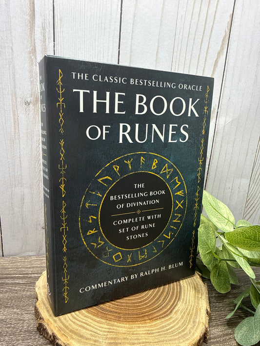The Book of Runes: The Bestselling Book of Divination Complete with Set of Rune Stones