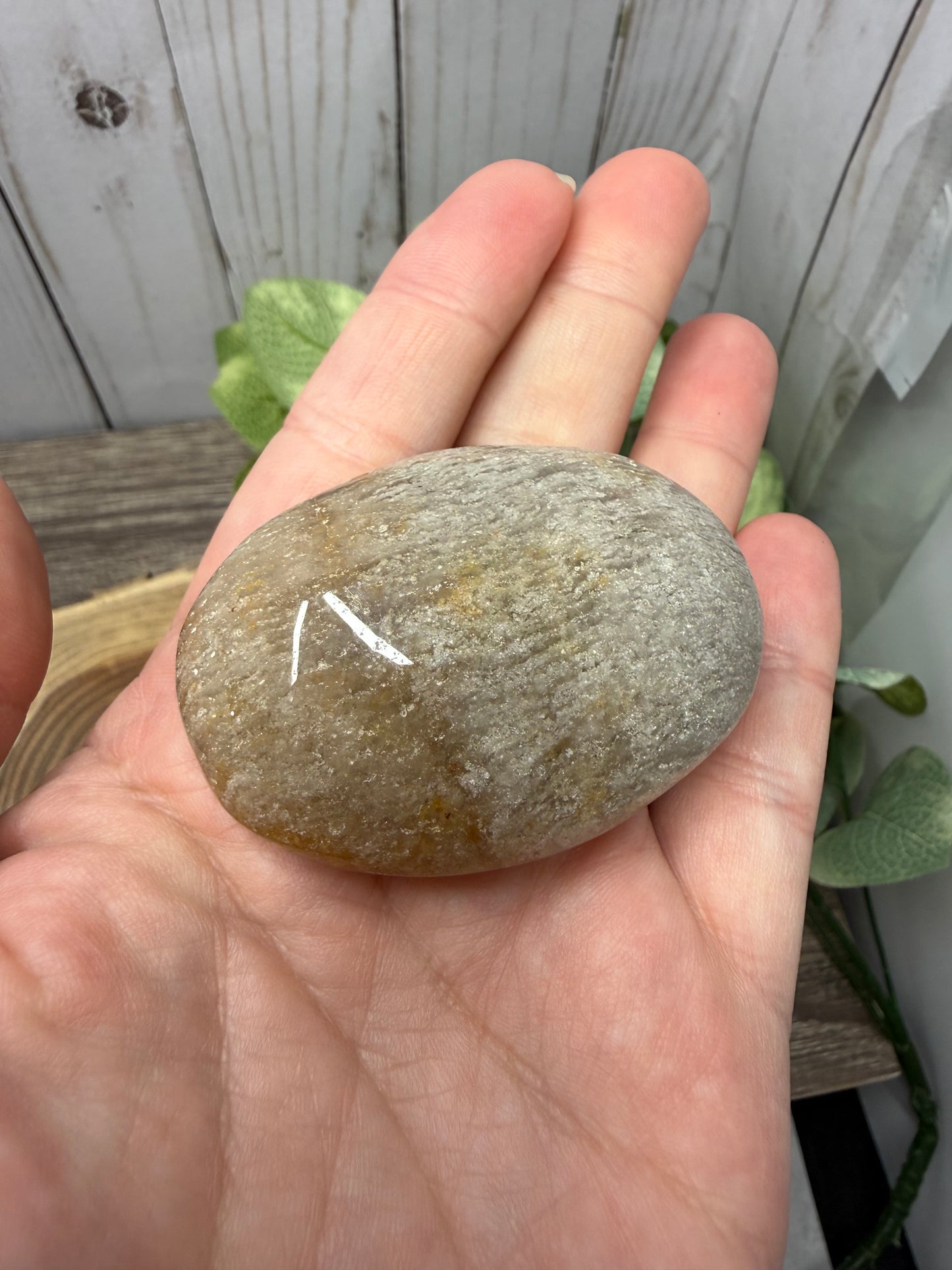 1000 Layer Garden Quartz Palm Stones