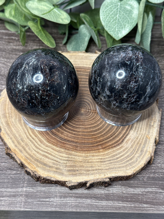 Garnet and Strophiolate Spheres