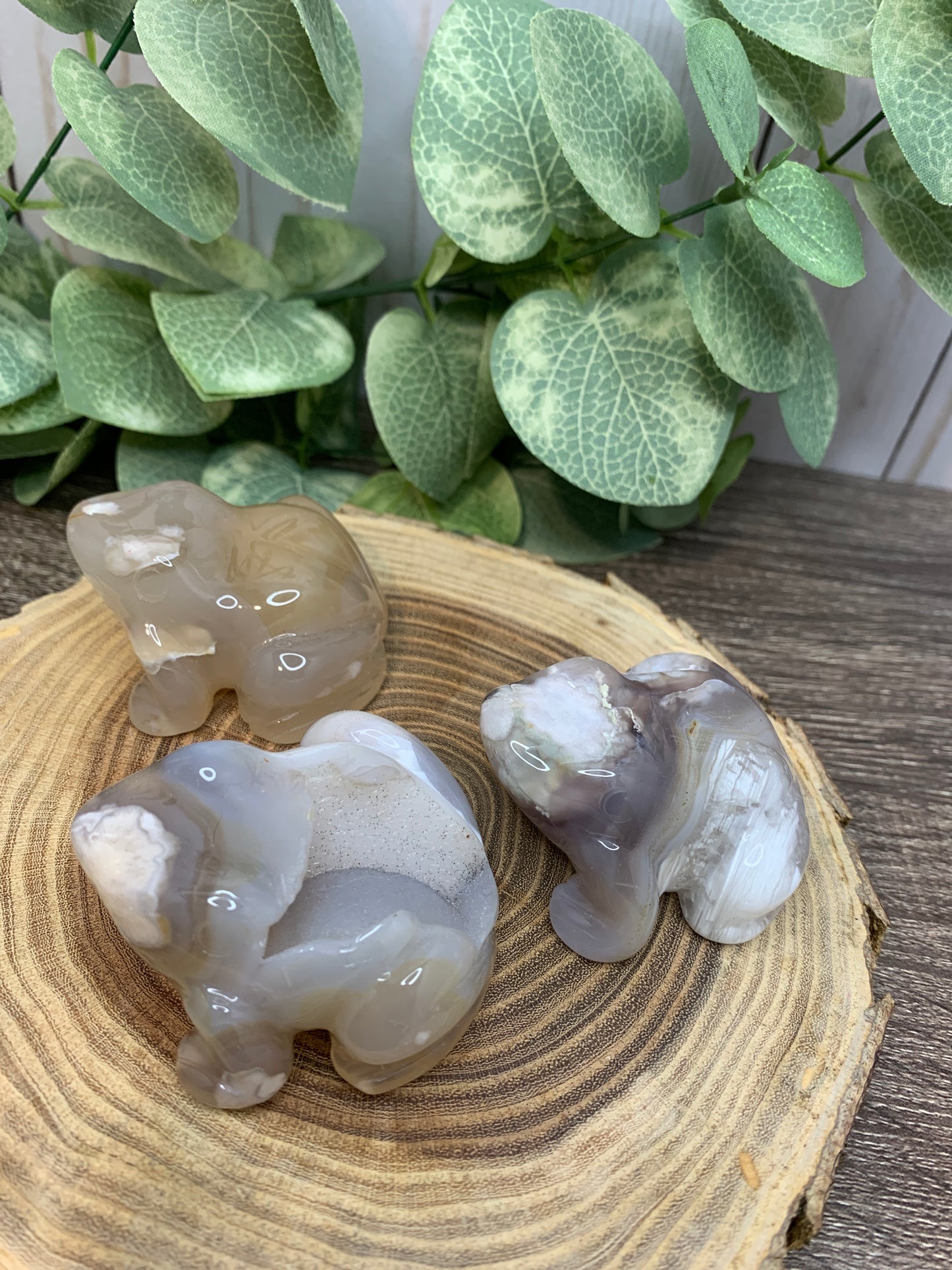 Flower Agate Frog Carvings