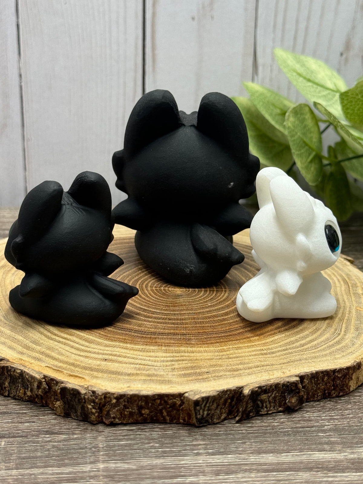 Toothless & Light Fury Dragon Carvings