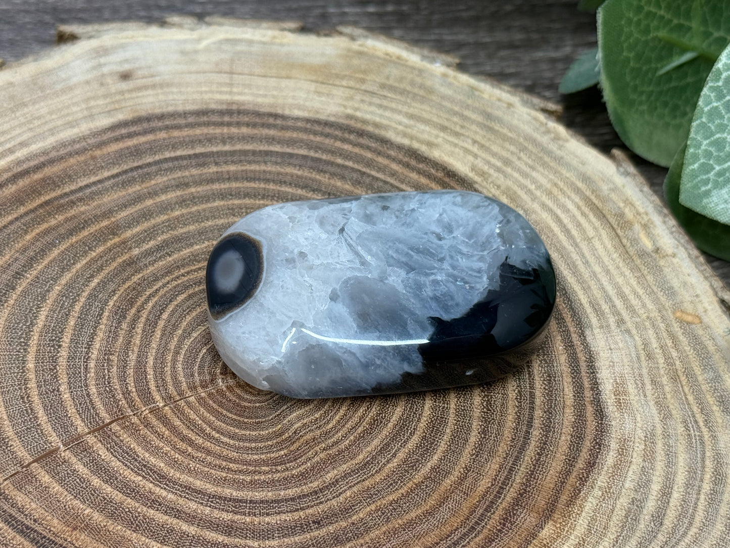 Black Agate Palm Stones
