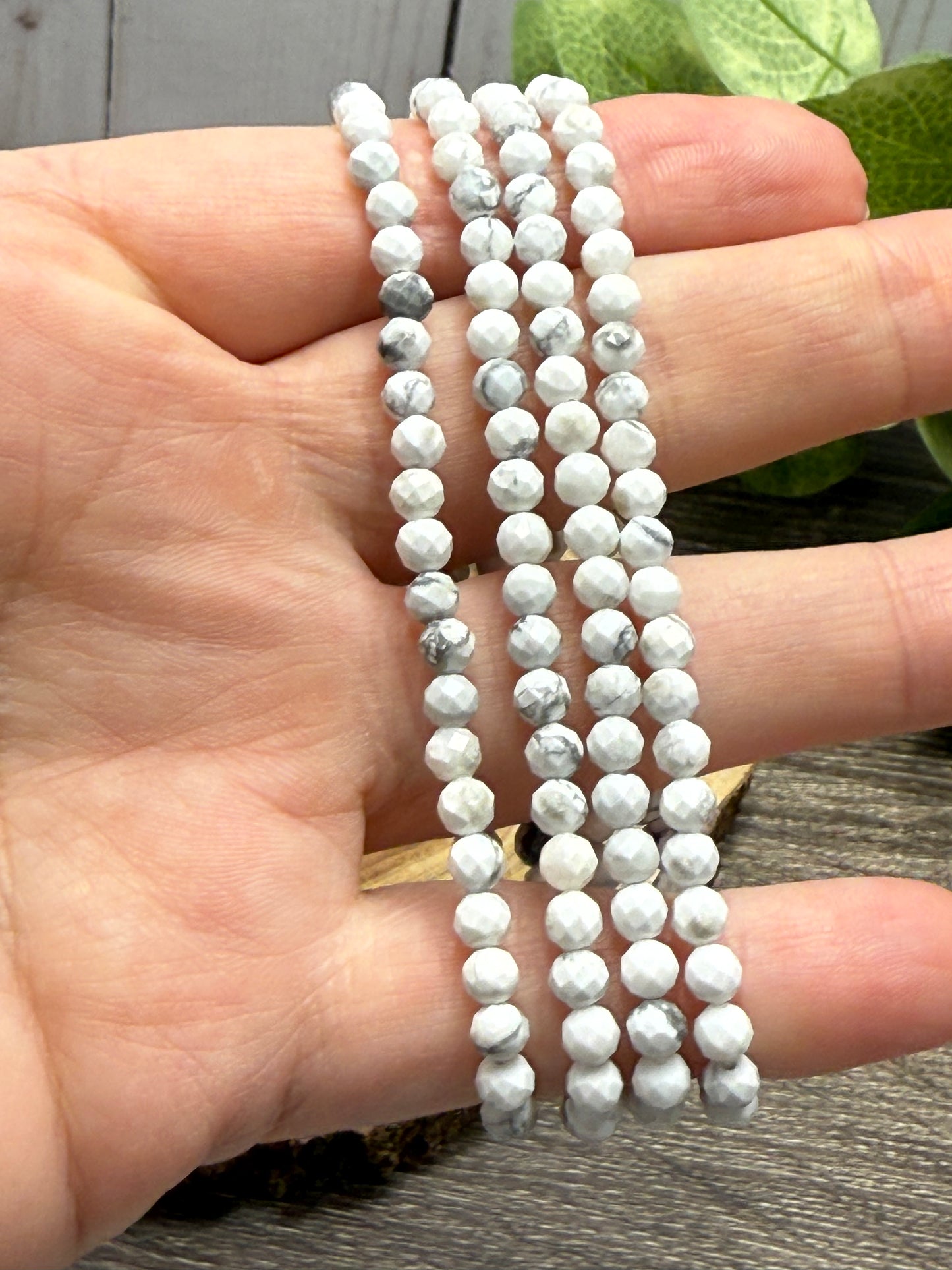 Howlite - Faceted Bracelet 4 mm