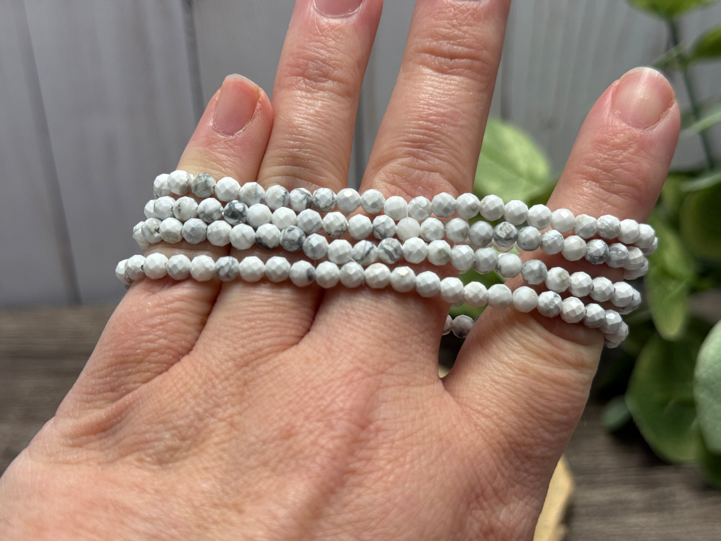 Howlite - Faceted Bracelet 4 mm