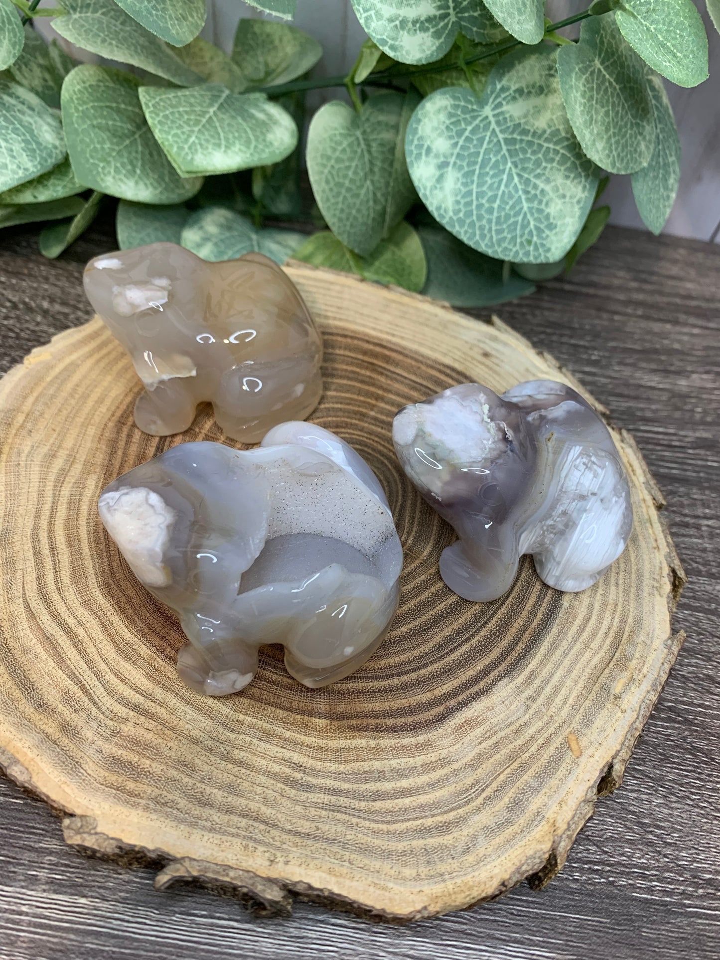 Flower Agate Frog Carvings