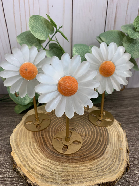 Daisy on Stand - Selenite and orange calcite middles