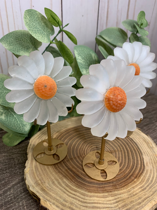 Daisy on Stand - Selenite and orange calcite middles