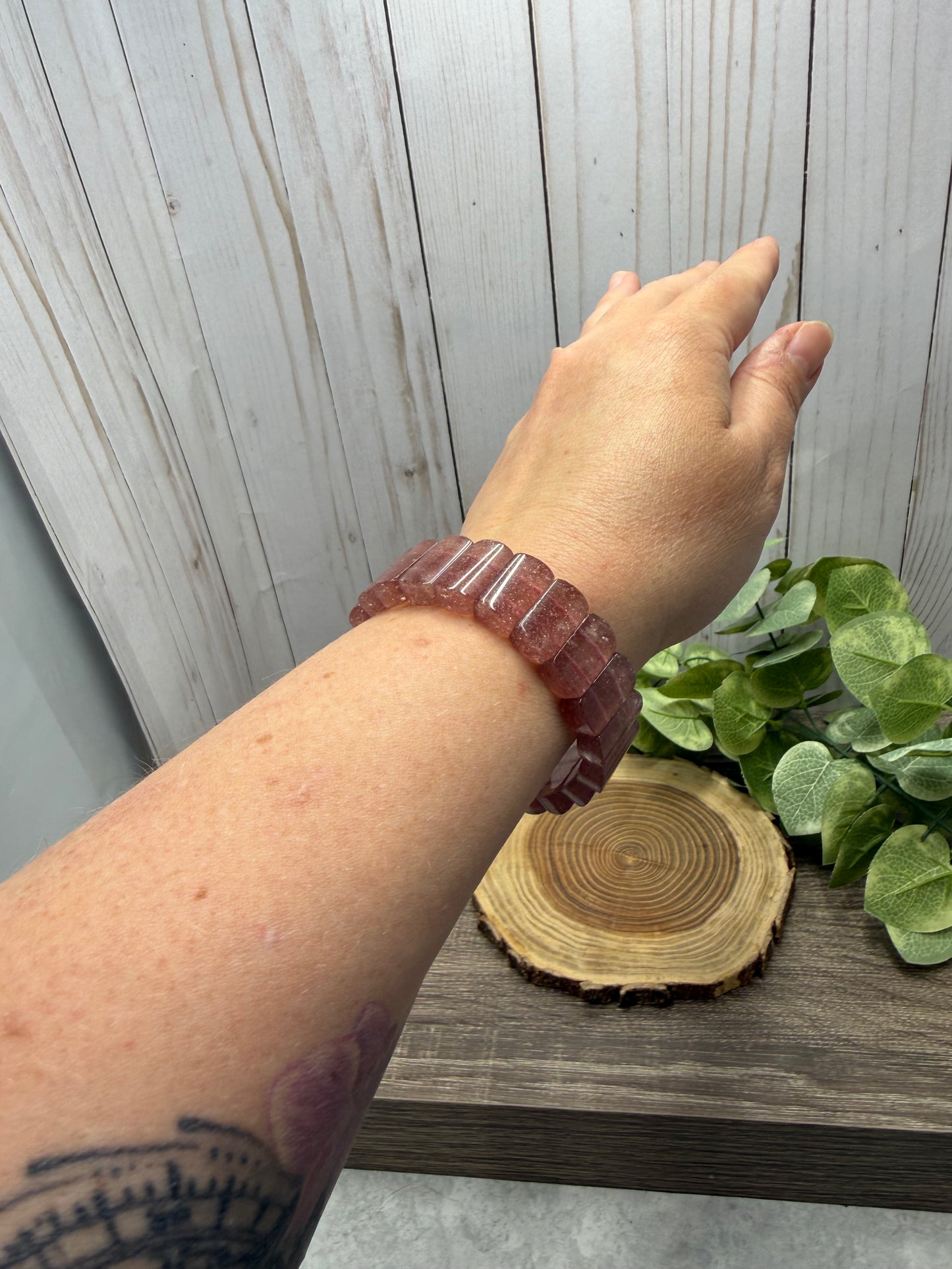 Strawberry Quartz Bangle Style - Bracelet