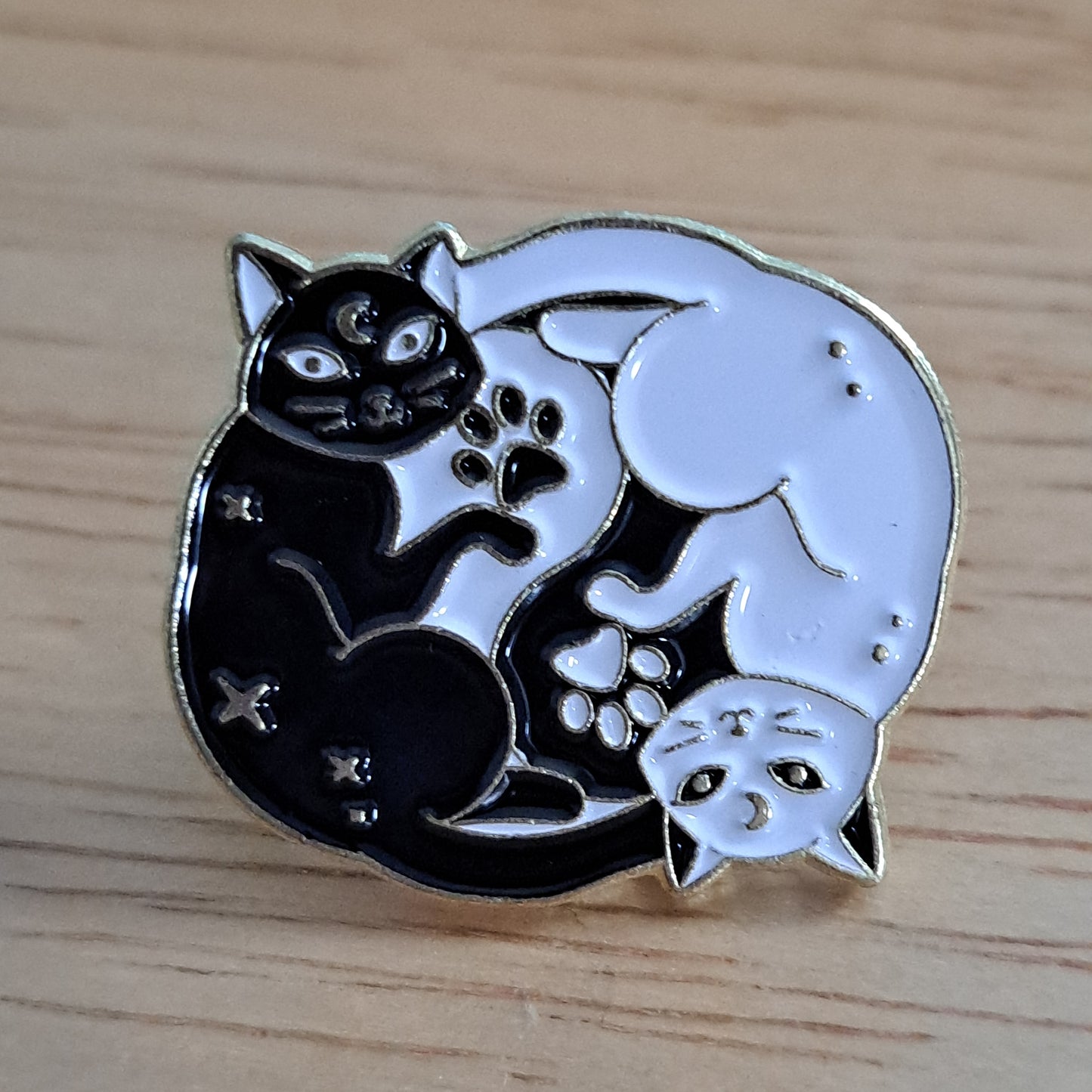 Cat Ying/Yang Pin