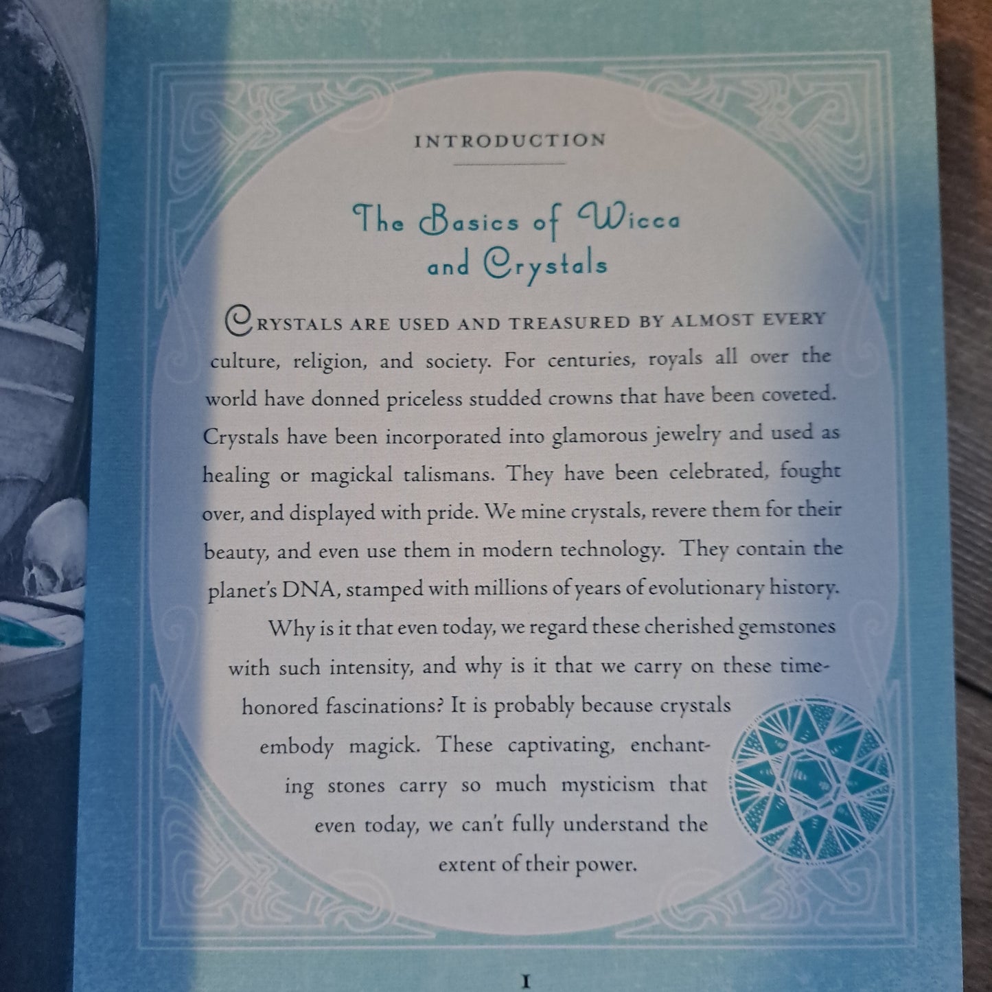 The Crystal Witch: The Magickal Way to Calm and Heal the Body, Mind, and Spirit