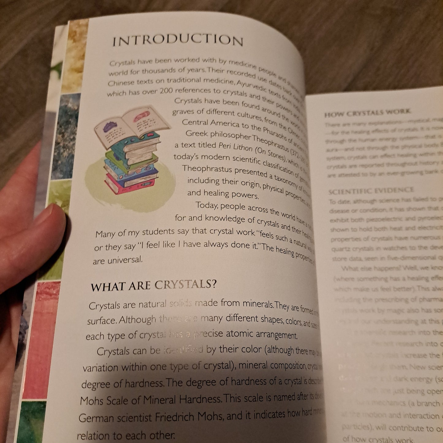 The Modern Guide to Crystal Healing: Includes Over 400 Crystals to Transform Your Life