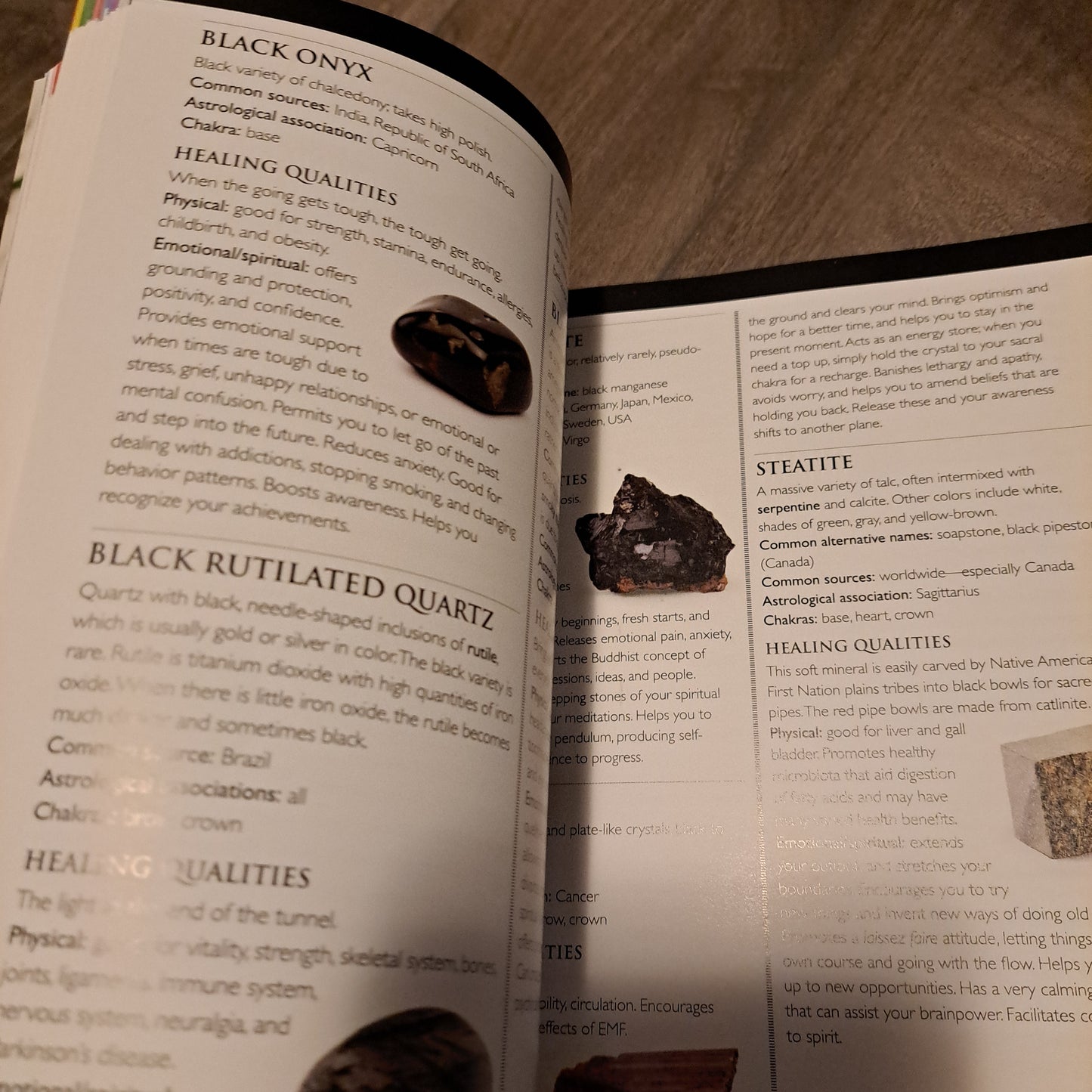 The Modern Guide to Crystal Healing: Includes Over 400 Crystals to Transform Your Life