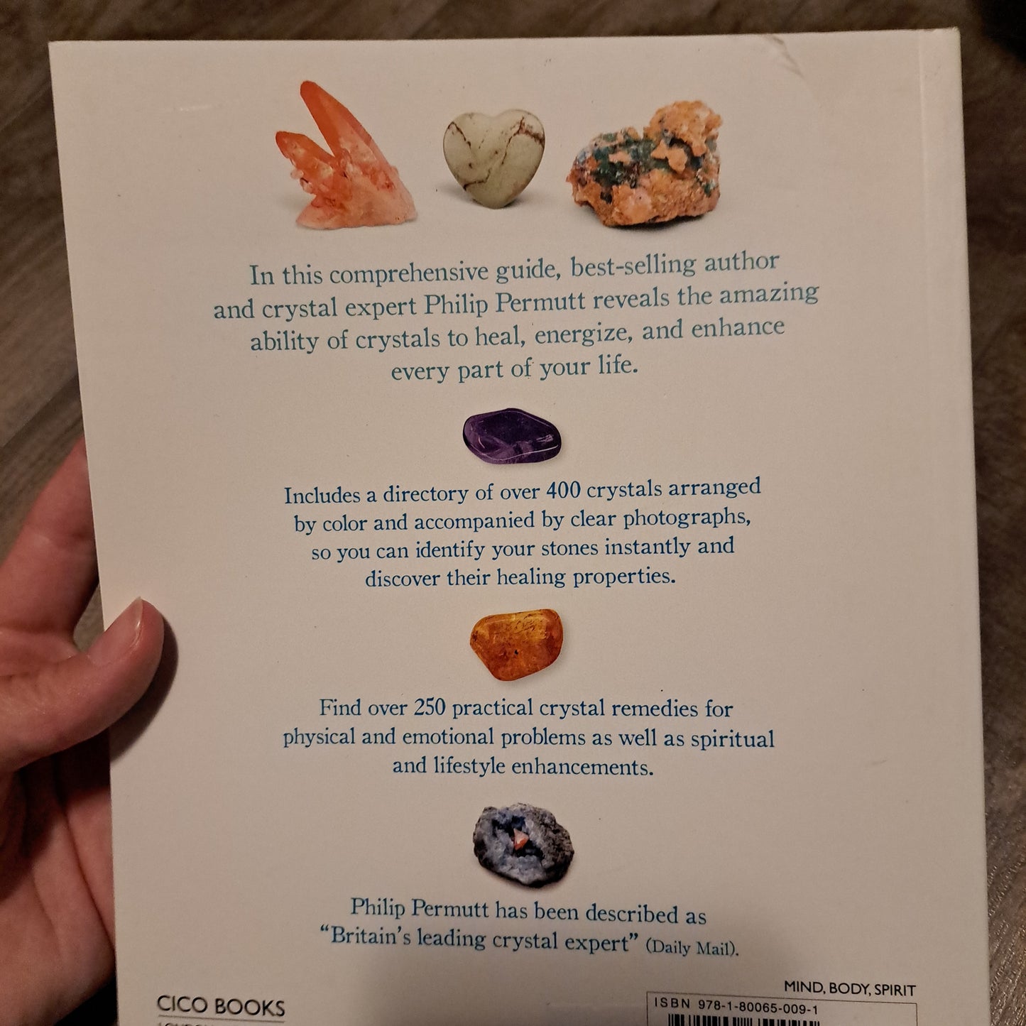 The Modern Guide to Crystal Healing: Includes Over 400 Crystals to Transform Your Life